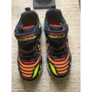 Skechers Thermo Flash boys size 2 NWT light up shoes